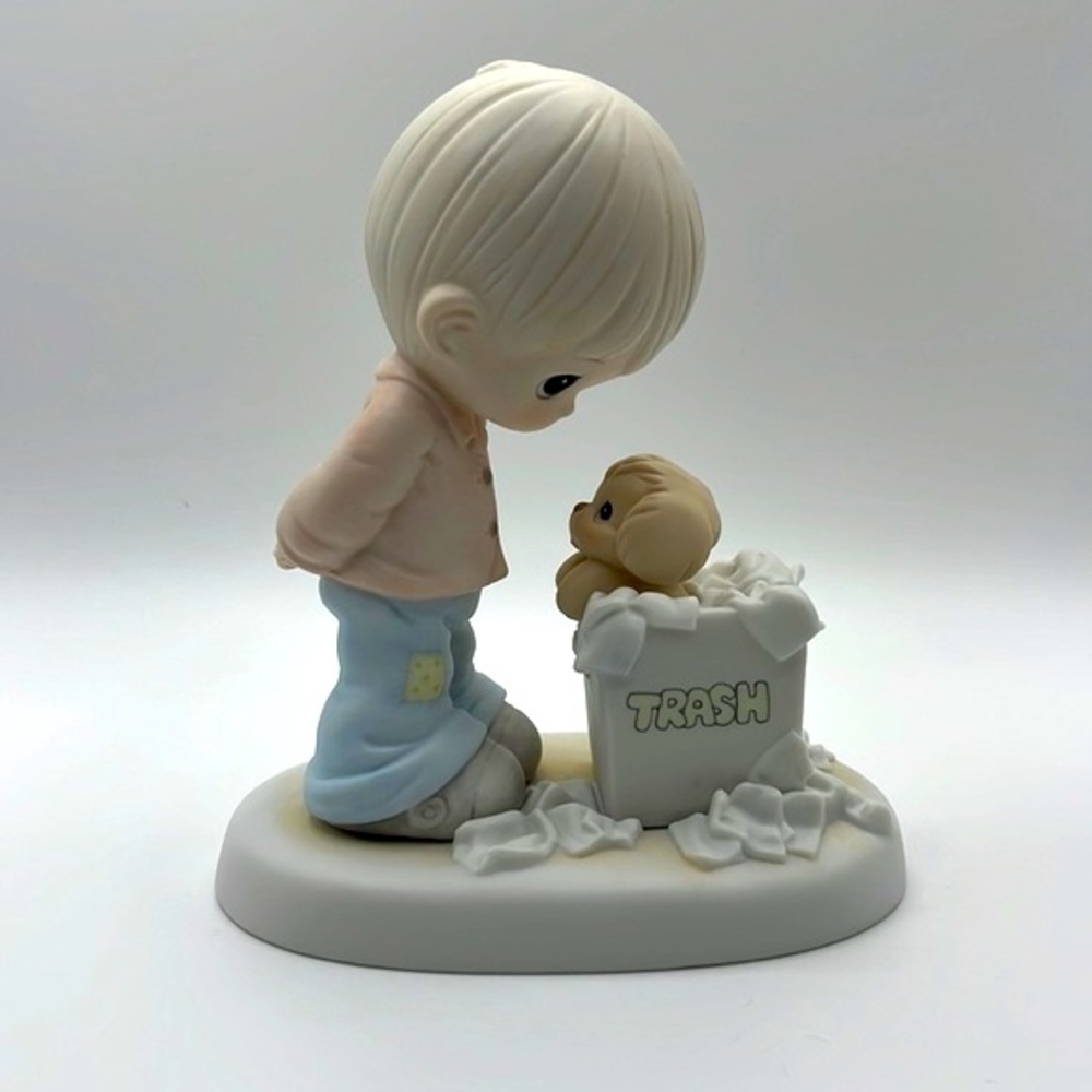 PRECIOUS MOMENTS FIGURINE SPECIAL EDITION “YOU JUST CANNOT CHUCK A GOOD FRIEND”